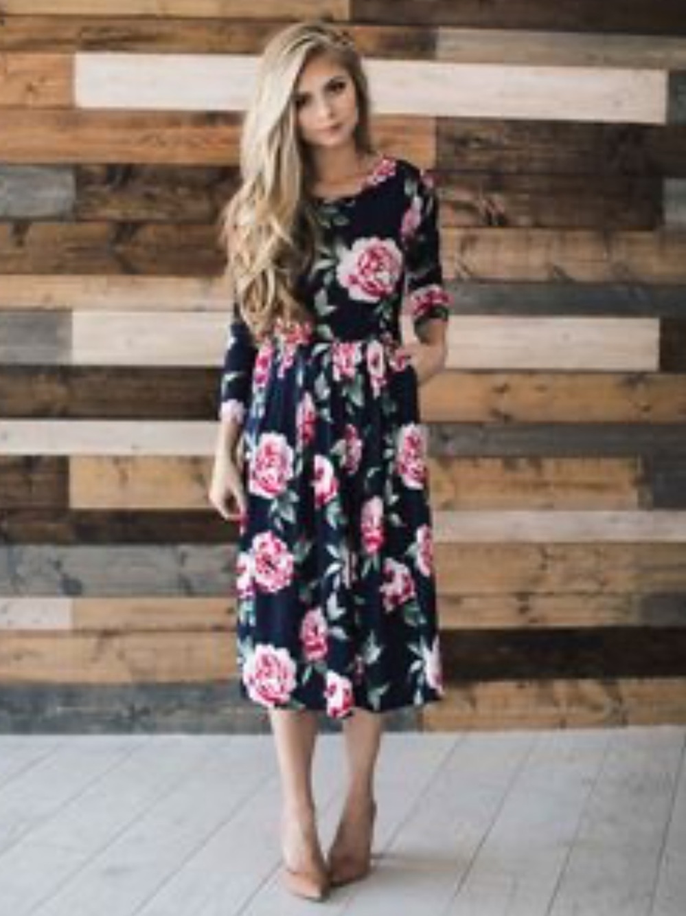Jessakae rose floral midi dress. Size: Medium